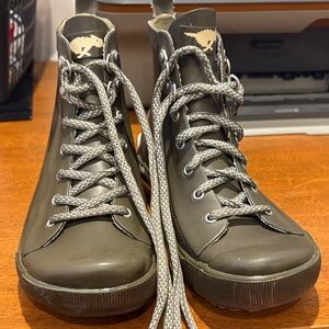 Rocket dog size 6.5 women's Olive Green High-Top rain Boots